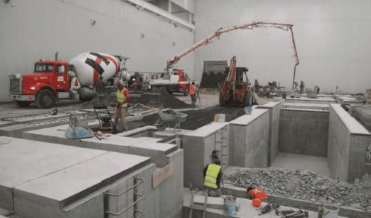 Construcción de fosos de cimentación para equipos pesados en nave industrial.